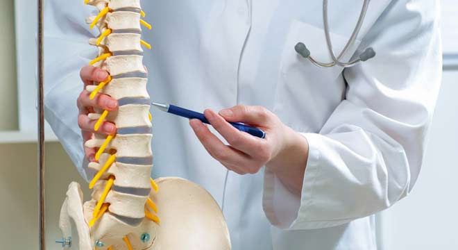 چه دکتری برای کمر درد